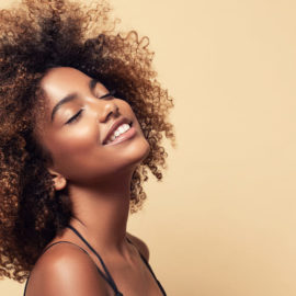 La beauté inclusive : comment prendre soin des cheveux crépus ?