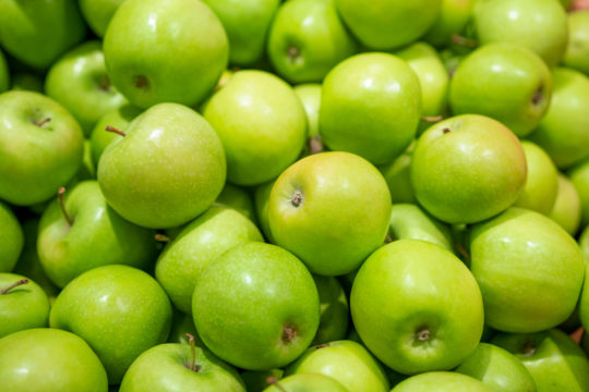 Exfoliating scrub with apple extract