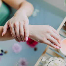 Biohacking para el bienestar aplicado al cuidado corporal: un enfoque centrado en la longevidad Biohacking wellness for body care: A longevity-driven approach
